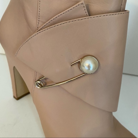 Nine West Quitit Light Natural Pearl Trim Ankle Boots - 9 - Picture 3 of 16